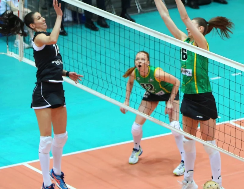 «Уралочка» – «Ленинградка» – 3:0 (25:15, 25:14, 25:19).
